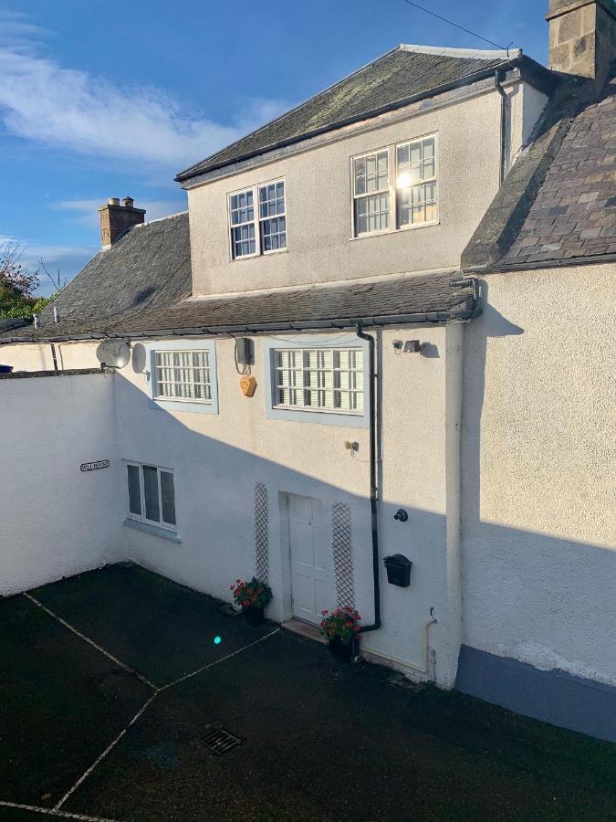 Hill House - Mews Town House, In A Quiet Private Close, In The City Centre Of Inverness. Exteriör bild